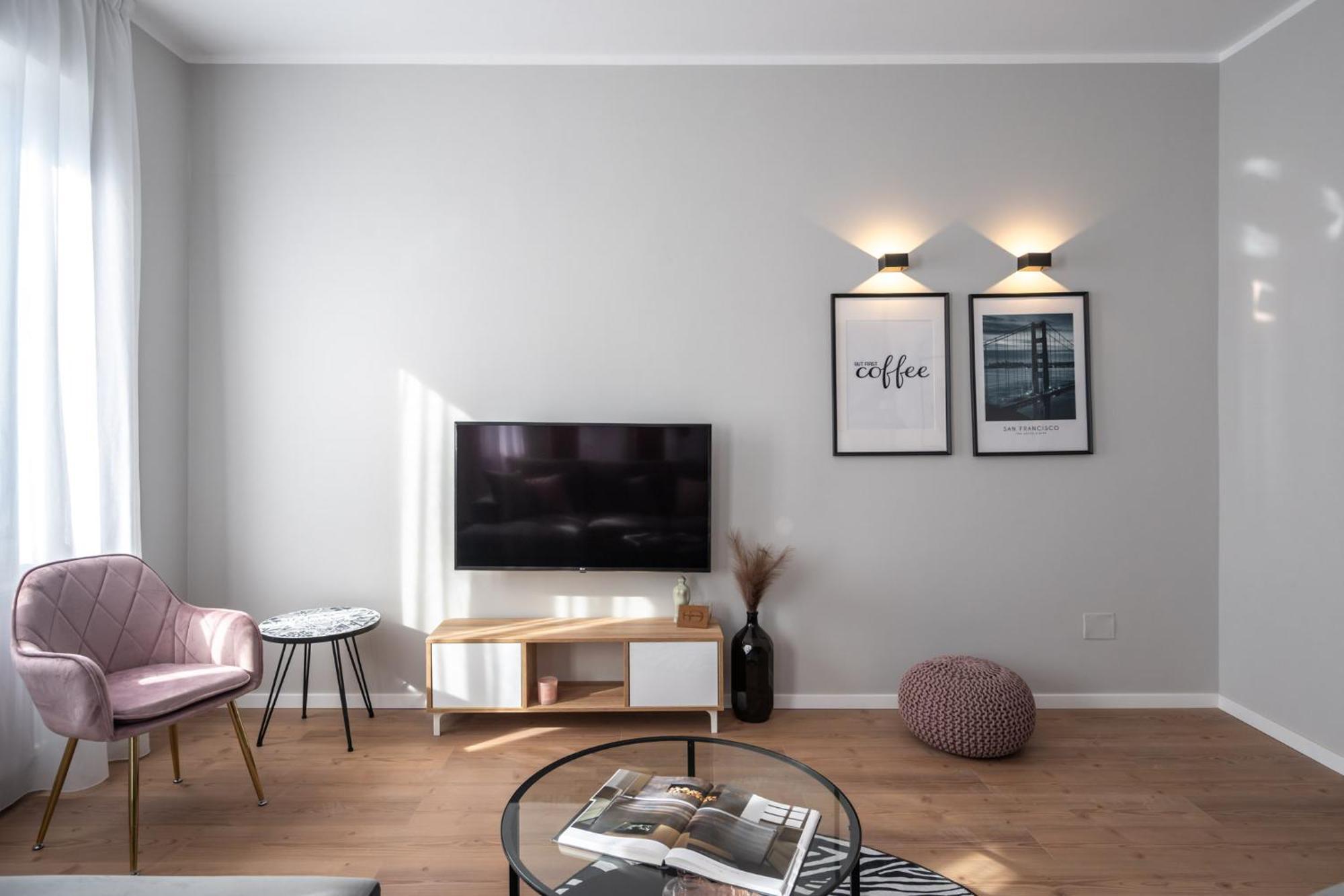 The Loft Luxury Apartments-Near The Park In The City Center Бухарест Екстер'єр фото