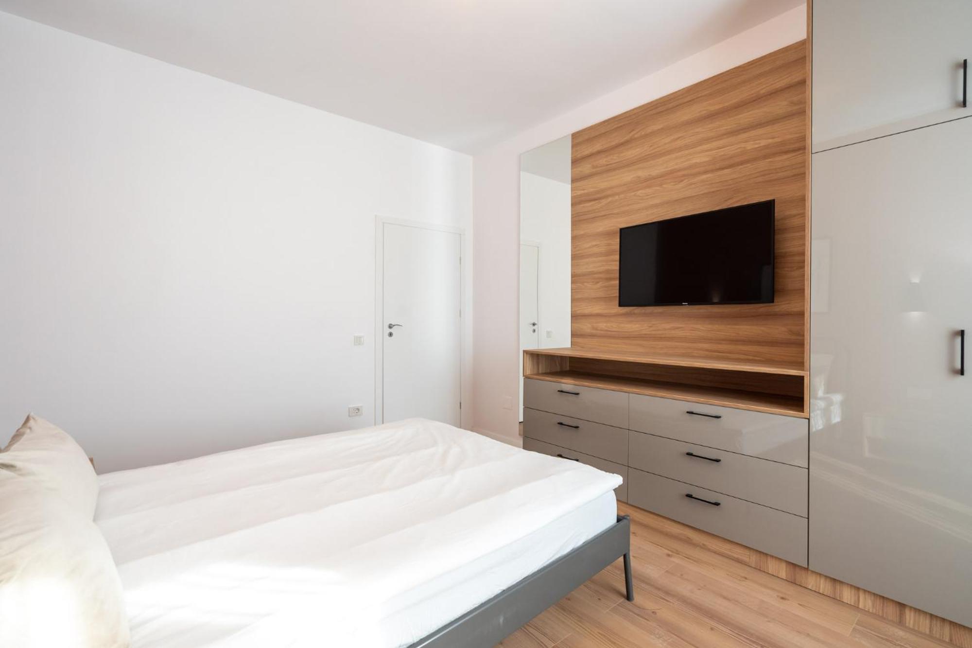 The Loft Luxury Apartments-Near The Park In The City Center Бухарест Екстер'єр фото